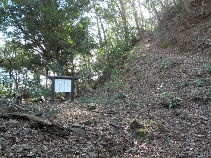 三の丸北側の堀切