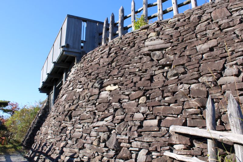 二の郭から本郭に進むところ