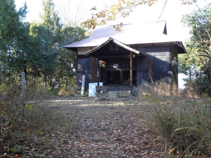 本丸跡に建つ石鉄神社